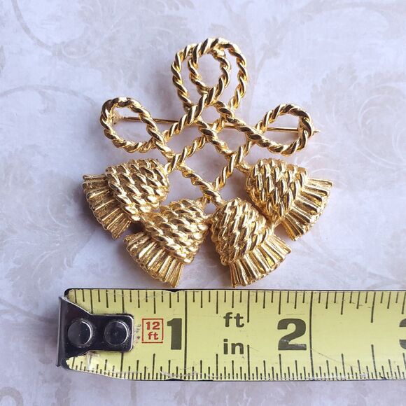 Vintage Gold Tone Braided Rope Knot Tassle Brooch Pin Statement 2.25 in - Picture 6 of 6